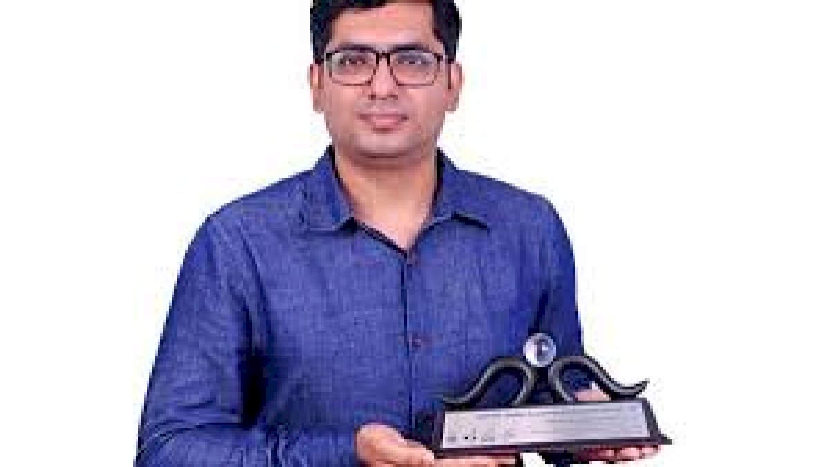 Innovation: गीले कपड़े से बनाई बिजली, इंजीनियर शंख सुभरा दास को मिला सम्मान Innovation: गीले कपड़े से बनाई बिजली, इंजीनियर शंख सुभरा दास को मिला सम्मान