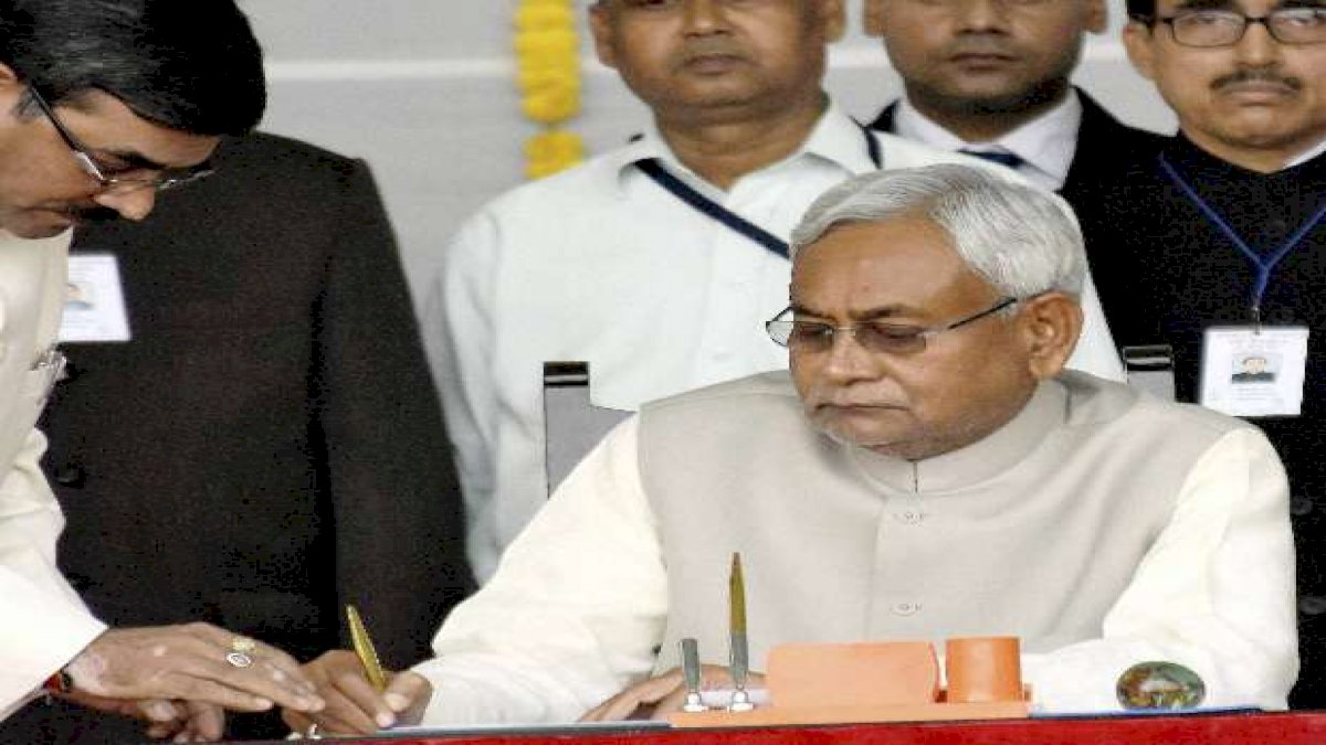 बिहार सरकार में हुआ विभागों का बंटवारा, नीतीश के पास ही रहेगा गृह मंत्रालय बिहार सरकार में हुआ विभागों का बंटवारा, नीतीश के पास ही रहेगा गृह मंत्रालय