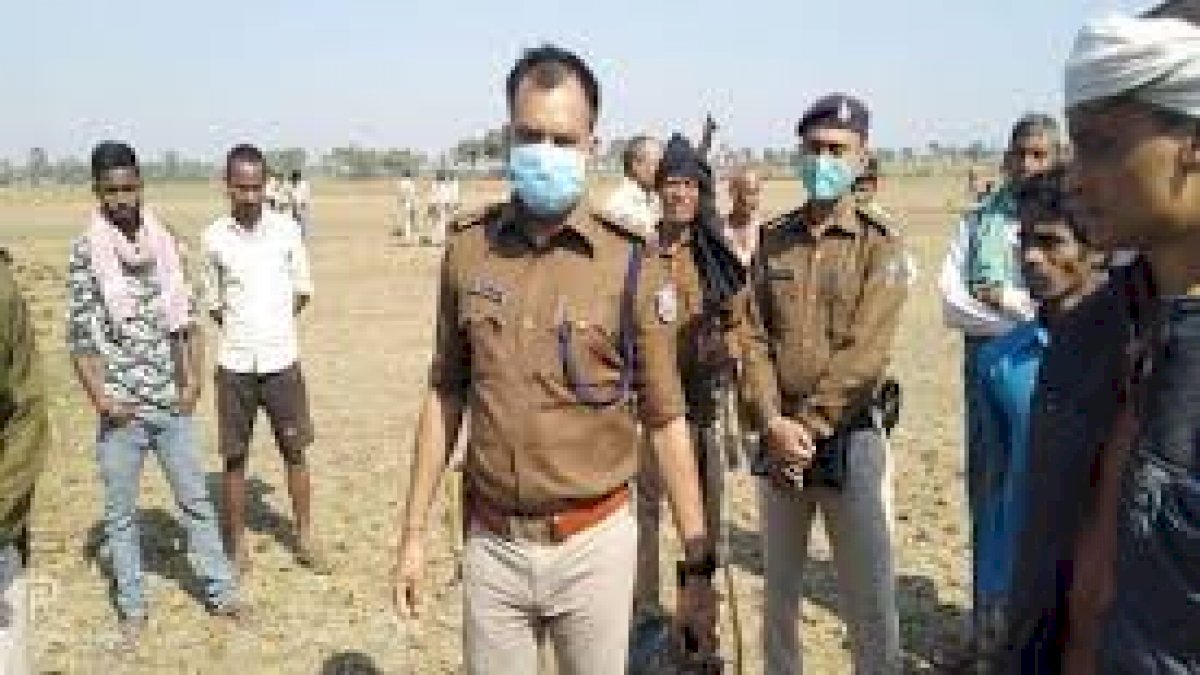 नीतीश कुमार के गृह ज़िले नालंदा में बच्चे की हत्या के बाद हंगामा नीतीश कुमार के गृह ज़िले नालंदा में बच्चे की हत्या के बाद हंगामा