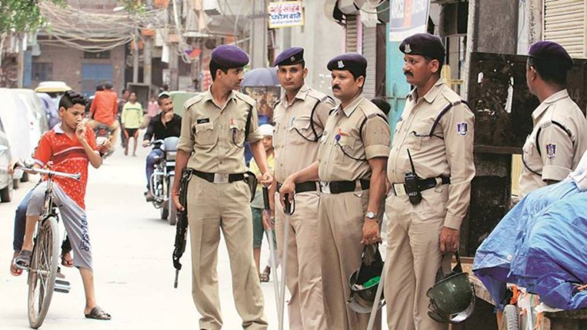 मध्य प्रदेश पुलिस में अधिकारियों की भारी कमी, जांच पर पड़ रहा है गंभीर असर मध्य प्रदेश पुलिस में अधिकारियों की भारी कमी, जांच पर पड़ रहा है गंभीर असर