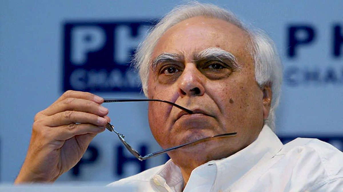 थम नहीं रहा कांग्रेस का अंदरूनी विवाद, अब अधीर रंजन चौधरी ने दिया कपिल सिब्बल को जवाब थम नहीं रहा कांग्रेस का अंदरूनी विवाद, अब अधीर रंजन चौधरी ने दिया कपिल सिब्बल को जवाब