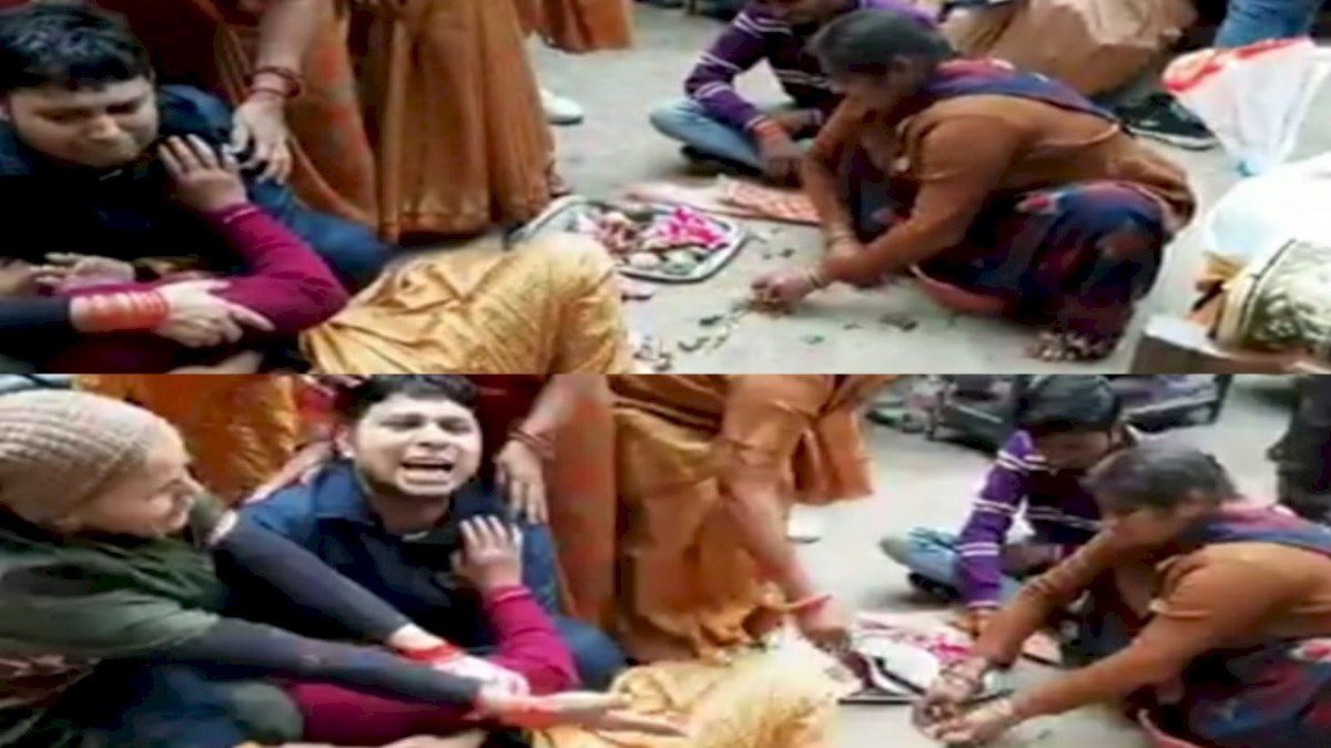 150 साल से मंदिर में रहने वाला पुजारी परिवार हुआ बेघर, क्या ये सिंधिया के ख़िलाफ़ बोलने की सज़ा है 150 साल से मंदिर में रहने वाला पुजारी परिवार हुआ बेघर, क्या ये सिंधिया के ख़िलाफ़ बोलने की सज़ा है