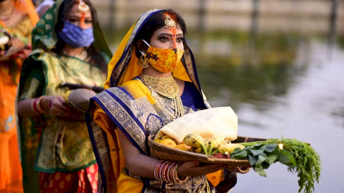 कोरोना महामारी के बावजूद पूरे जोश के साथ मनाया जा रहा है छठ महापर्व कोरोना महामारी के बावजूद पूरे जोश के साथ मनाया जा रहा है छठ महापर्व