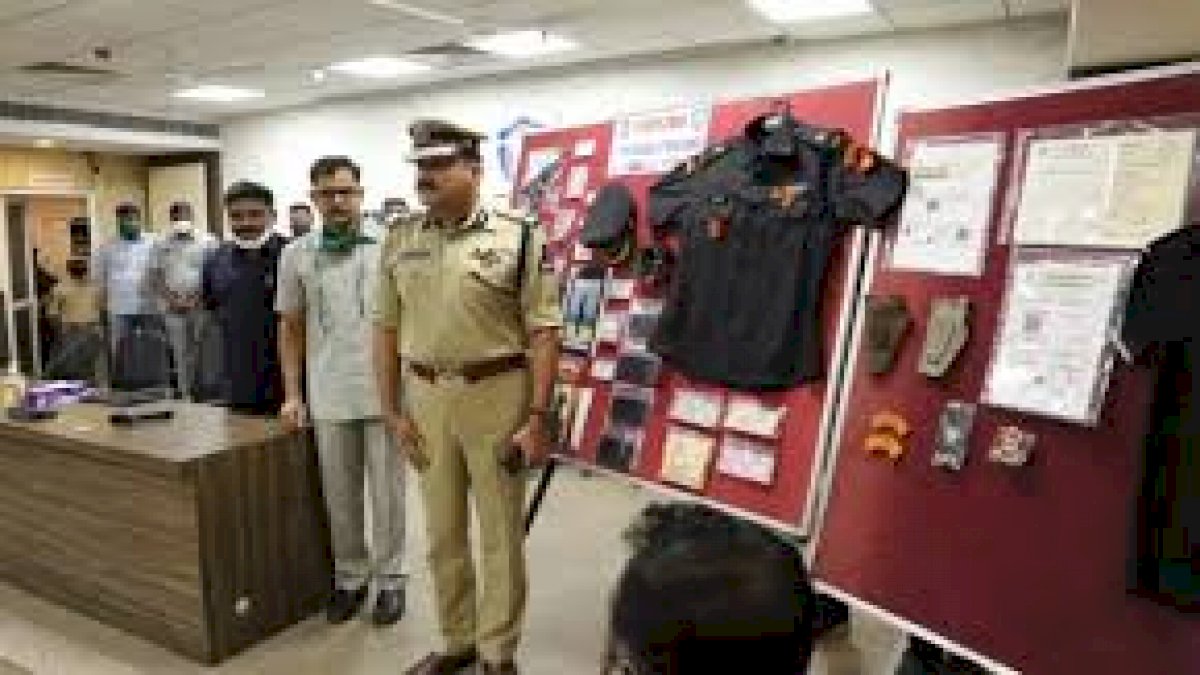नौवीं पास ने ख़ुद को सेना में मेजर बताकर 17 महिलाओं को दिया शादी का झांसा, करोड़ों का चूना लगाया नौवीं पास ने ख़ुद को सेना में मेजर बताकर 17 महिलाओं को दिया शादी का झांसा, करोड़ों का चूना लगाया