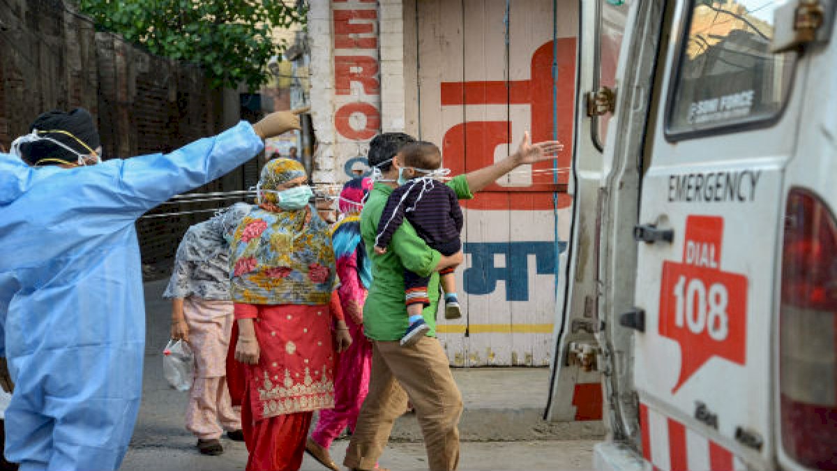 इंदौर में कोरोना बेकाबू, एक दिन में अब तक के सबसे ज्यादा मरीज मिले इंदौर में कोरोना बेकाबू, एक दिन में अब तक के सबसे ज्यादा मरीज मिले