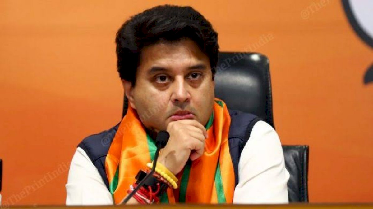 ज्योतिरादित्य सिंधिया से कांग्रेस का सवाल, किसानों का कर्ज़ कब माफ करेगी सरकार ज्योतिरादित्य सिंधिया से कांग्रेस का सवाल, किसानों का कर्ज़ कब माफ करेगी सरकार