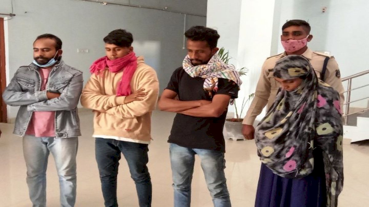 छत्तीसगढ़ में लड़कियों को अगवा कर बेचने के 4 आरोपी गिरफ्तार छत्तीसगढ़ में लड़कियों को अगवा कर बेचने के 4 आरोपी गिरफ्तार