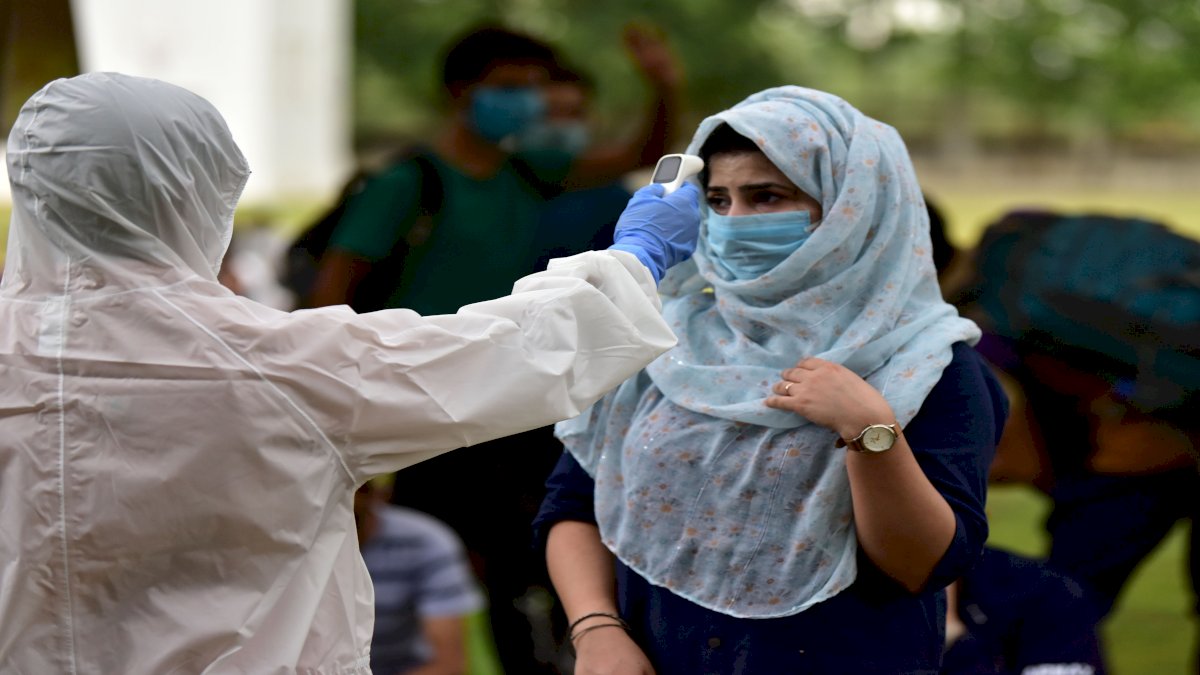 Coronavirus in Bhopal: भोपाल में खतरनाक स्तर पर पहुंचा कोरोना संक्रमण, 10 दिनों में 3293 नए केस Coronavirus in Bhopal: भोपाल में खतरनाक स्तर पर पहुंचा कोरोना संक्रमण, 10 दिनों में 3293 नए केस