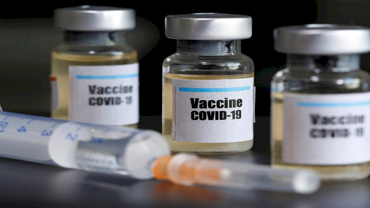 Corona Vaccine: वॉलंटियर ने मांगे 5 करोड़, तो कंपनी ने दी 100 करोड़ के दावे की धमकी Corona Vaccine: वॉलंटियर ने मांगे 5 करोड़, तो कंपनी ने दी 100 करोड़ के दावे की धमकी