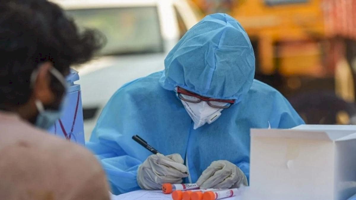 दिल्ली में अब प्राइवेट लैब से RT-PCR टेस्ट के लिए देने होंगे सिर्फ 800 रुपये दिल्ली में अब प्राइवेट लैब से RT-PCR टेस्ट के लिए देने होंगे सिर्फ 800 रुपये