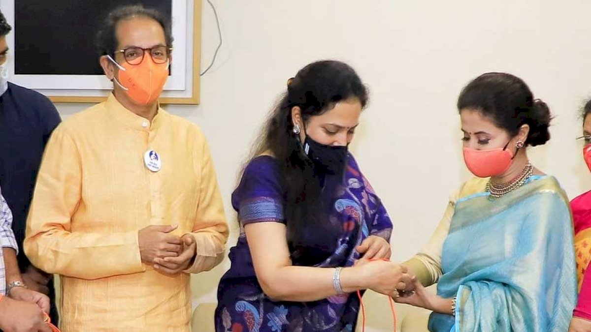 शिवसेना में शामिल हुईं उर्मिला मातोंडकर, उद्धव ठाकरे की मौजूदगी में ली पार्टी की सदस्यता शिवसेना में शामिल हुईं उर्मिला मातोंडकर, उद्धव ठाकरे की मौजूदगी में ली पार्टी की सदस्यता