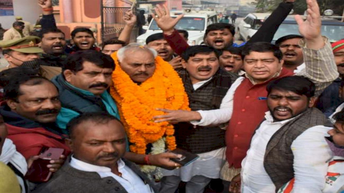 वाराणसी में सपा ने जीता MLC का चुनाव, प्रधानमंत्री के क्षेत्र में BJP तीसरे नंबर पर वाराणसी में सपा ने जीता MLC का चुनाव, प्रधानमंत्री के क्षेत्र में BJP तीसरे नंबर पर