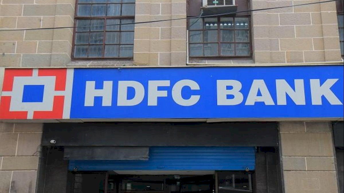 RBI ने HDFC बैंक को दिया बड़ा झटका, कई सेवाओं पर लगाई रोक RBI ने HDFC बैंक को दिया बड़ा झटका, कई सेवाओं पर लगाई रोक