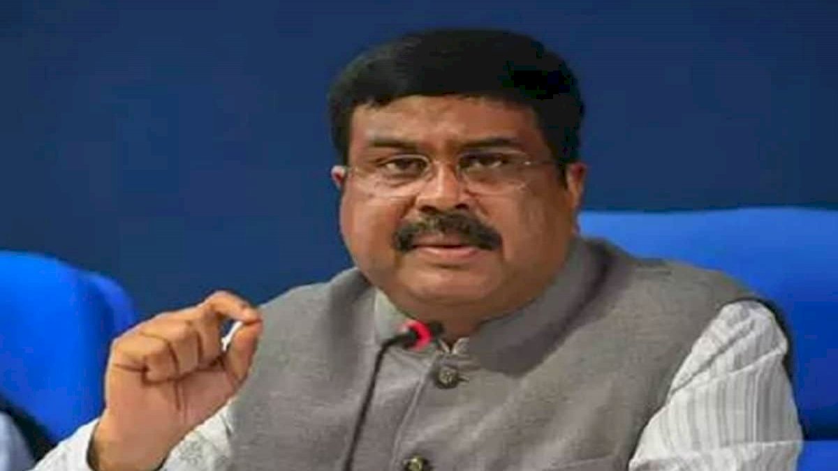 Dharmendra Pradhan: गहलोत के आरोपों का जवाब कभी ठहाका तो कभी जय श्री हनुमान Dharmendra Pradhan: गहलोत के आरोपों का जवाब कभी ठहाका तो कभी जय श्री हनुमान
