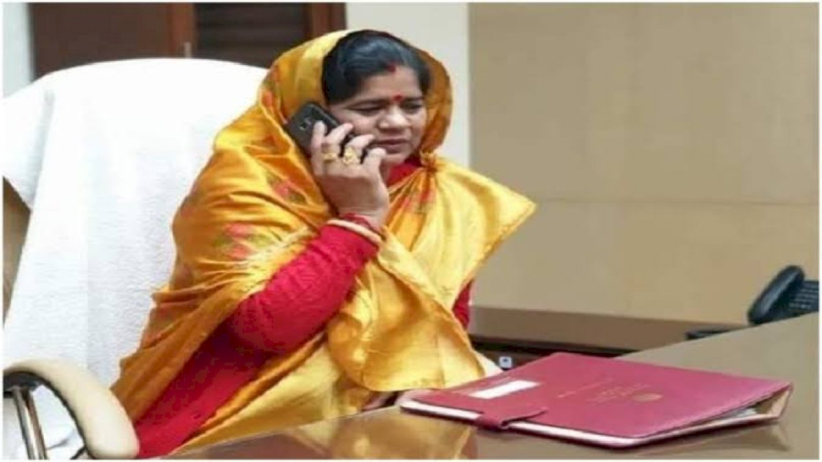 इमरती देवी अब विधायक नहीं तो मंत्री के तौर पर बंगले में कैसे रह सकती हैं, कांग्रेस ने उठाया सवाल इमरती देवी अब विधायक नहीं तो मंत्री के तौर पर बंगले में कैसे रह सकती हैं, कांग्रेस ने उठाया सवाल