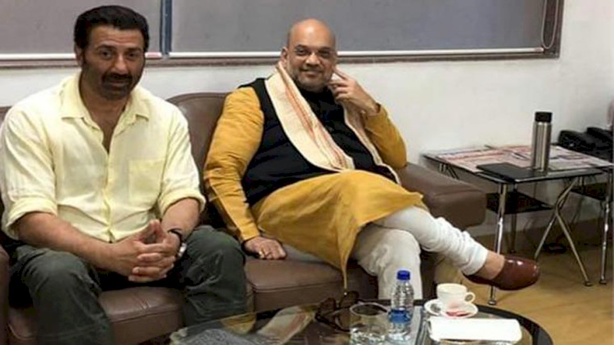 किसानों और सरकार दोनों का साथ देने की बात कहने पर ट्रोल हुए सनी देओल किसानों और सरकार दोनों का साथ देने की बात कहने पर ट्रोल हुए सनी देओल
