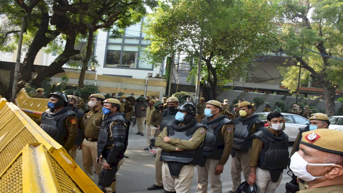 अब भी घर में नज़रबंद हैं दिल्ली के सीएम, दिल्ली पुलिस के खंडन के बावजूद AAP का आरोप अब भी घर में नज़रबंद हैं दिल्ली के सीएम, दिल्ली पुलिस के खंडन के बावजूद AAP का आरोप
