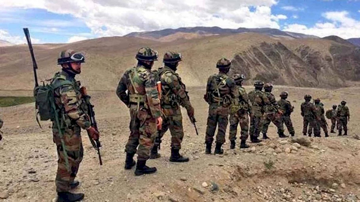 LAC पर चीन बना चुका है कई सैन्य शिविर, डोकलाम विवाद के बाद से कर रहा तैयारी LAC पर चीन बना चुका है कई सैन्य शिविर, डोकलाम विवाद के बाद से कर रहा तैयारी