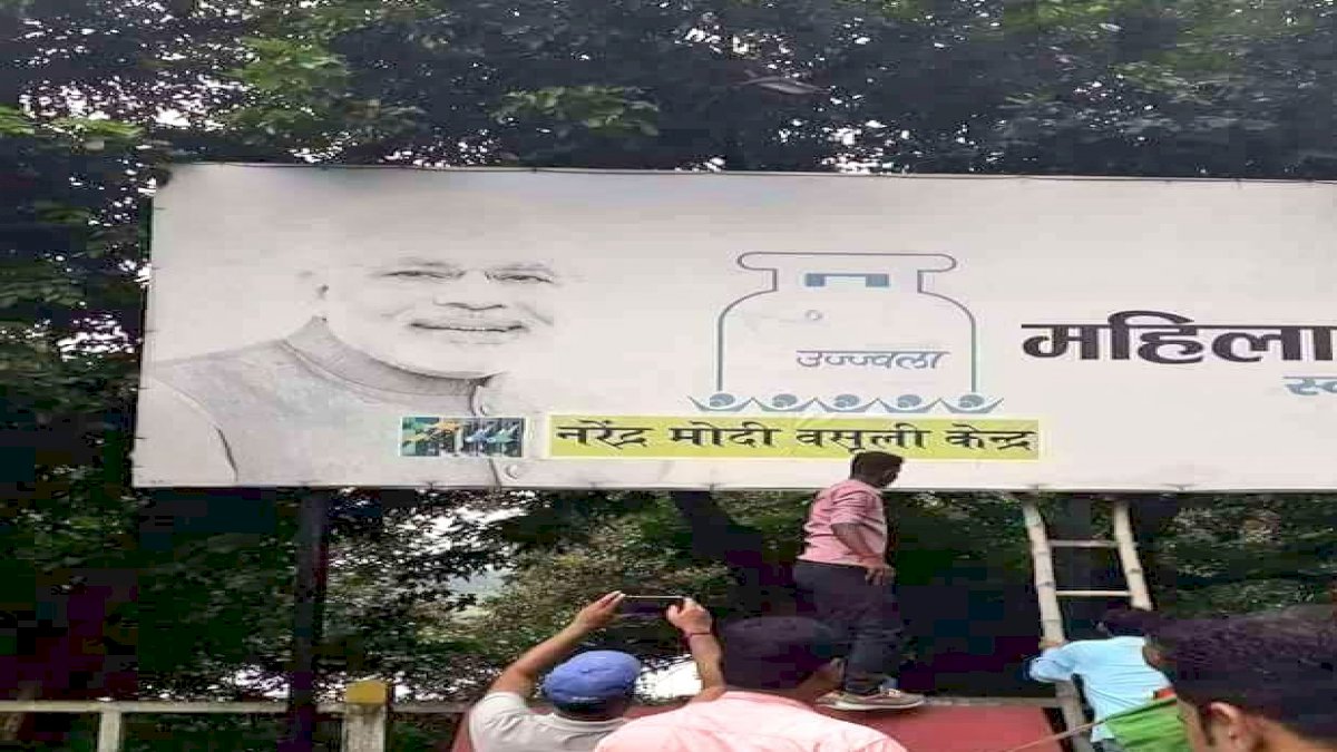 नरेंद्र मोदी वसूली केंद्र कर दिया जाए पेट्रोल पंप का नाम, बढ़ती कीमतों पर कांग्रेस का तंज़ नरेंद्र मोदी वसूली केंद्र कर दिया जाए पेट्रोल पंप का नाम, बढ़ती कीमतों पर कांग्रेस का तंज़