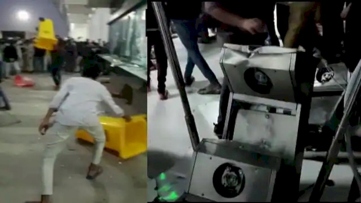 मेक इन इंडिया में ये क्या हो रहा है, iPhone बनाने वाली फैक्ट्री में वेतन नहीं मिलने पर बवाल की नौबत मेक इन इंडिया में ये क्या हो रहा है, iPhone बनाने वाली फैक्ट्री में वेतन नहीं मिलने पर बवाल की नौबत