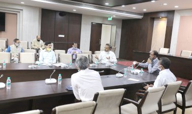 CM shivraj singh chouhan in review meeting 