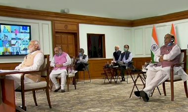 social distantinting in cabinet meeting