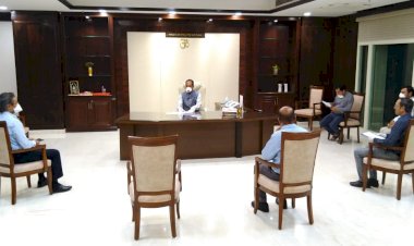 CM shivraj singh chouhan in officers meeting CM shivraj singh chouhan in officers meeting