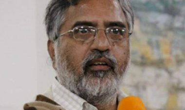 इस समय में किताब : प्रियदर्शन और अनामिका की 'आईनासाज़' इस समय में किताब : प्रियदर्शन और अनामिका की 'आईनासाज़'