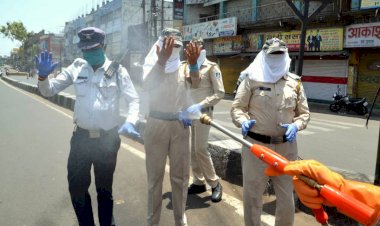 BMC worker sprays disinfectant In Bhopal (Photo: PTI)