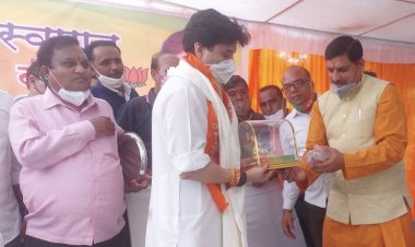 Photo Courtesy: Twitter  Photo Courtesy: Twitter