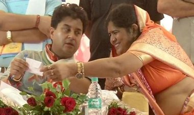 Photo Courtesy: Zee News Photo Courtesy: Zee News