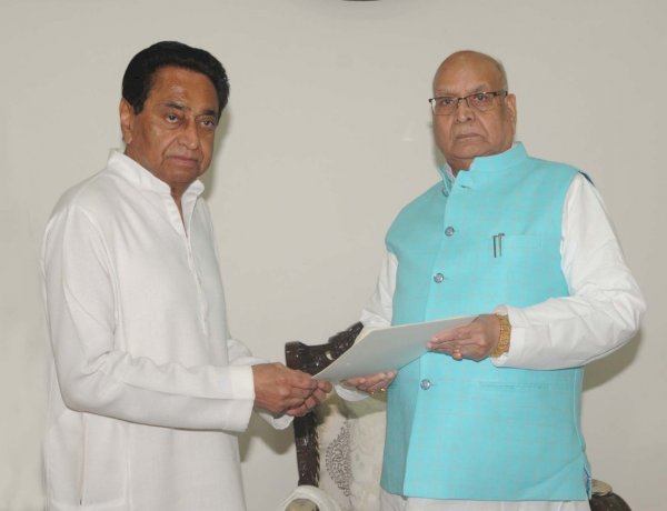 CM kamalnath has submitted his resignation to madhya pradesh governor lalji tandon