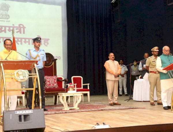 shivraj singh chouhan taking oath as a cm shivraj singh chouhan taking oath as a cm