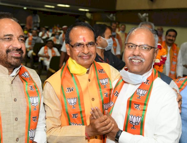 CM shivraj singh with gopal bhargav and suhas bhagat CM shivraj singh with gopal bhargav and suhas bhagat