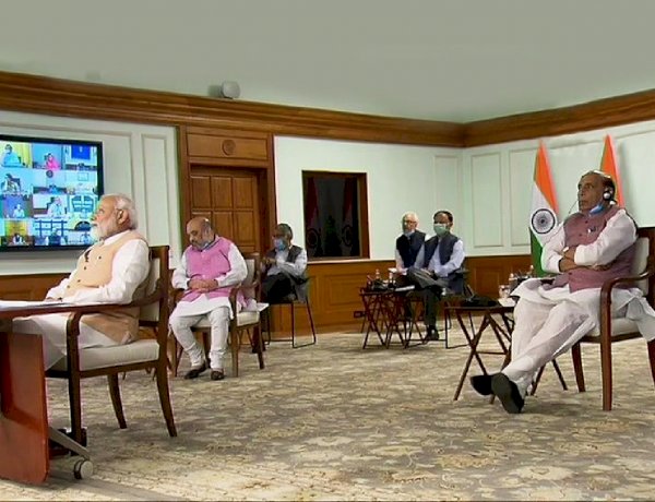 social distantinting in cabinet meeting