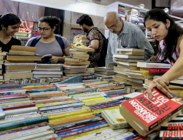 Buyers browse through books (Photo: PTI) Buyers browse through books (Photo: PTI)