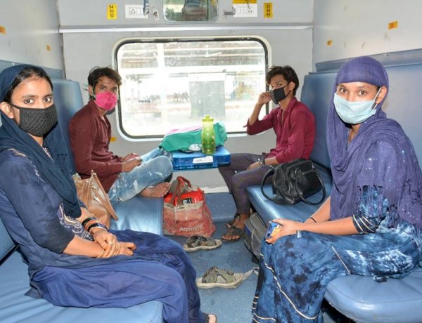 दिल्ली से बिलासपुर के लिए चली पहली ट्रेन दिल्ली से बिलासपुर के लिए चली पहली ट्रेन