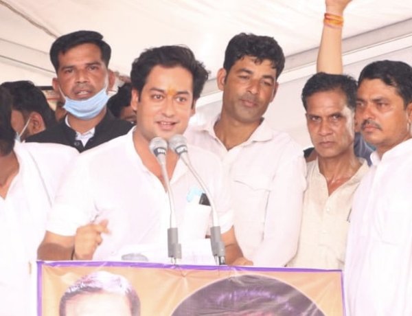 Photo Courtesy: Twitter Photo Courtesy: Twitter