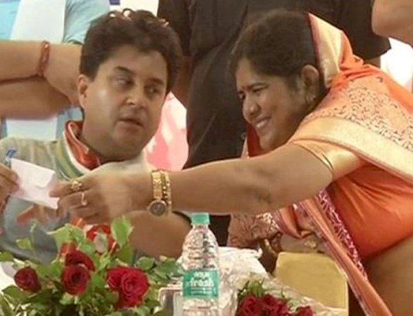 Photo Courtesy: Zee News Photo Courtesy: Zee News
